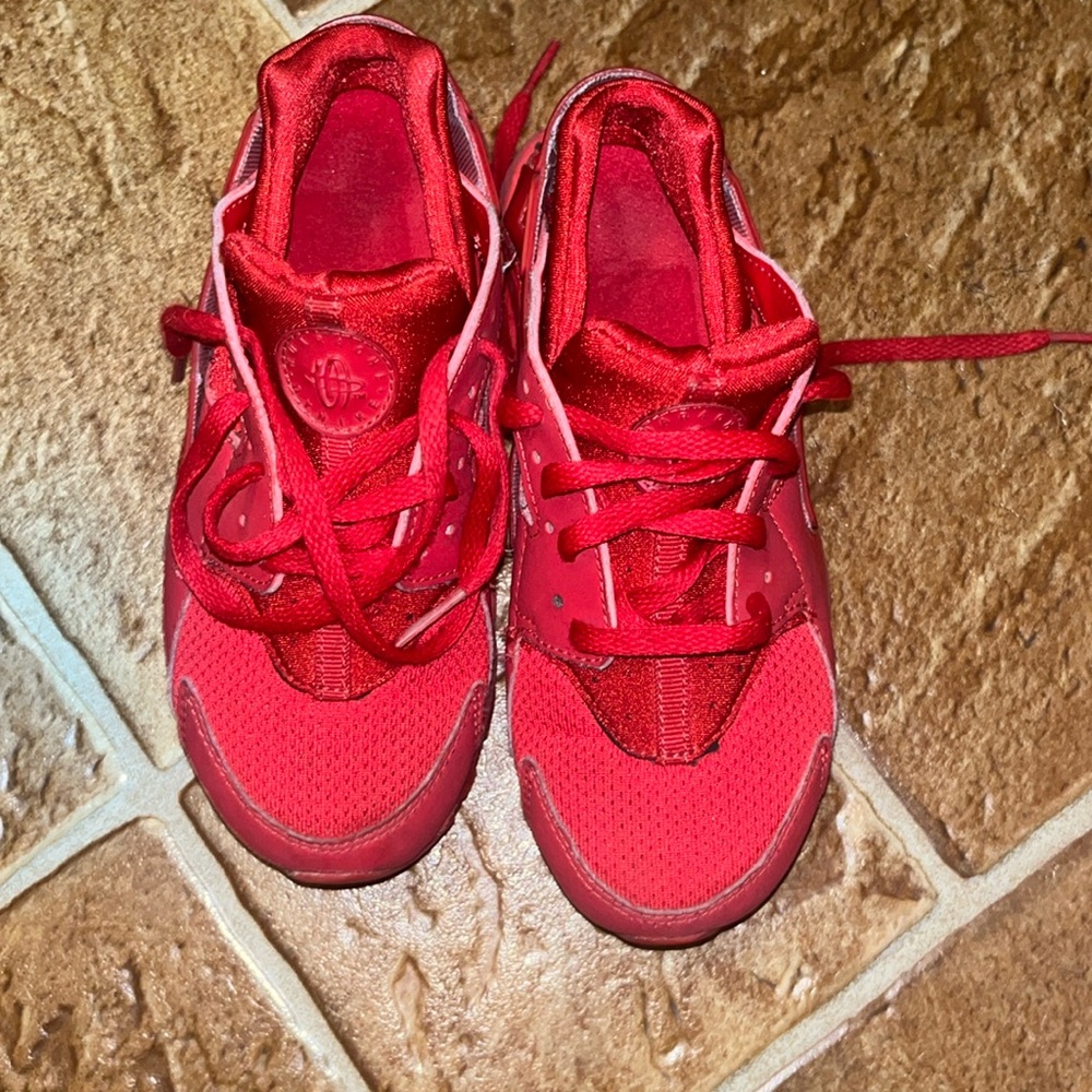 Nike Huaraches Red size 13.5 girls